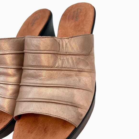 CLARKS ARTISAN METALLIC MUTED GOLD LEATHER WEDGE SANDALS - 11 - Picture 12 of 12
